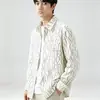 Camisa de manga larga estilo coreano para primavera y otoño, una prenda superior para hombre elegante y sofisticada con un diseño orientado a la juventud, que presenta un cuello de solapa, un patrón de cuadros casual y es adecuada para usar en capas.