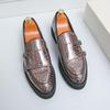 Sapatos de Couro Masculinos de Negócios Bonitos Pontudos Casuais Sola Grossa Aumentada Couro Dourado Brilhante Explosões Tendência de Estilista Sapatos