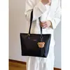 Bolsa Retrô Grande Capacidade Transfronteiriça Feminina 2025 Nova Moda Coreana Nicho Bolsa Tote Bolsa de Ombro Único Sob o Braço Atacado