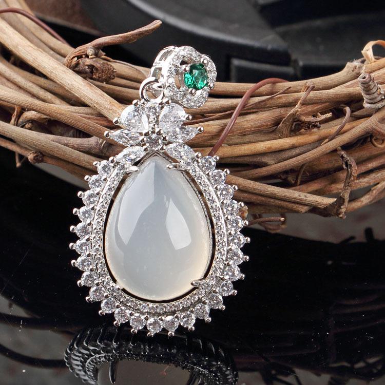 玉髓镶嵌吊坠68