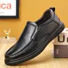 Zapatos Casuales de Cuero para Hombre Puntera Redonda Otoño Diarios Cuero Suave Zapatos para Hombre Slip-on Antideslizante Mocasín Piel de Vaca Zapatos de Papá