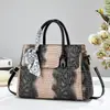 Nova Bolsa de Mão Elegante de Qualidade com Estampa de Cobra e Lenço de Seda - Grande Capacidade para Comércio Exterior Transfronteiriço