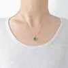 Moda Europea y Americana Nicho Versátil Colgante de Flor de Doble Cara Versátil Collar de Acero de Titanio para Mujeres Estilo Ins Collar Choker Ligero de Lujo para la Clavícula