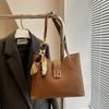 Bolso Tote de Mano con Texto al por Mayor Bolso de Mujer 2025 Verano Nuevo Bufanda de Seda Lazo Bolso de Hombro Trendy de Internet Bolso de Axila