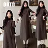Conjunto de Maternidad Otoño/Invierno 2026 Estilo Perezoso Coreano Moda Simple Camiseta Base + Vestido Peto de Maternidad de Lunares
