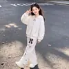 Conjunto de Dos Piezas para Niñas Estilo Universitario Nuevo Lindo con Sudadera con Capucha y Pantalones de Pierna Ancha de Encaje para Primavera y Otoño 2026