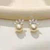 Elegantes Pendientes de Botón de Perla y Circonita, Modernos y Versátiles, Accesorios de Lujo Ligero para el Día a Día, Joyería de Alta Gama