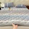 2026 Novo Inverno Quente Leite Fleece Estampado Espessado Macio Colchão Inverno Mais Veludo Protetor Almofada de Cama Estudante