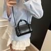 Bolso pequeño retro de textura de alta calidad para mujer, nuevo bolso cruzado informal combinable, bolso cuadrado pequeño portátil, simple y de moda, 2025