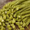 Frijoles verdes encurtidos auténticos estilo Sichuan, elaborados en vasijas de barro tradicionales, un plato clásico de verduras fermentadas estilo Hunan, un bocadillo delicioso y sabroso que combina bien con el arroz