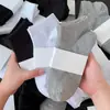 2.5 yuan por manojo de calcetines para vender en mercados de pulgas y puestos callejeros
