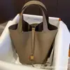 Venta Directa de Fábrica Togo Cuero de Grano Superior Bolso Cesta Moda Femenina Bolso Cubo Versátil Simple Cuero Genuino Bolso de Mujer