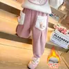 Pantalones de Arroz Pegajoso con Dos Ositos Estilo Coreano para Niñas Otoño/Invierno 2026 Nueva Moda Infantil Pantalones Casuales Elegantes para Niña Pequeña
