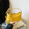 Bolsa de Balde Jeans Tendência Azul para Mulheres 2026 Nova Verão Estilo Cesta Não Repetitiva Transversal Pequena