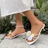 Sandálias Romanas com Tira entre os Dedos Estilo Fada Sapatos Frescos para Mulheres, Uso Externo de Verão, Modelo Novo de Nicho 2025, Salto Alto Floral Fino