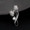 Versión coreana de broche de perla de diamante de alta calidad, moda, hebilla de mariposa anti-luz para bufanda, pasador fino de alta calidad, venta al por mayor de ropa