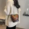 Bolsa Feminina 2024 Nova Bolsa Transversal Outono e Inverno Bolsa Saco Design Nicho Retrô Estilo Ocidental Bolsa de Ombro de Mão Feminina