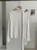 KEKEZOON 2026 Otoño Temprano Nuevo Estilo Camiseta de Manga Larga con Cuello Asimétrico de Cinta, Elegante Top de Color Sólido Adelgazante que Ceñe la Cintura 8987