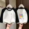Camiseta Básica Manga Longa Patchwork de Fleece com Gola Redonda para Meninas Camada Base Outono Inverno Moda para Crianças Médias e Grandes Camada Interna Quente Top Versátil