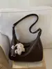 Bolsa de Ombro Retro de Alto Valor para o Dia a Dia Yuezi 2026 Nova Moda Grande Capacidade Estudante Transversal Tote Bag