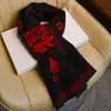 Bufanda Grande Roja China Roja con la Palabra "Piel" para Hombres y Mujeres, Calentador de Cuello Invierno 2026, Regalo para Personas de Mediana Edad y Mayores, Regalo para el Año de Nacimiento