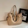 Bolsa Tote Nova de Outono com Aparência Elegante, Cor Sólida, Design Simples e Exclusivo, Feminina, Casual, Leve, Versátil para o Trabalho e para Usar Cruzada