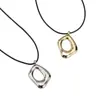 Colgante Metálico Geométrico Hueco Irregular Único Cadena para Suéter Cordón de Cuero Negro Collar Largo Cadena para Clavícula Ajustable Accesorio