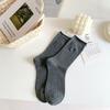 Meias Zhuji femininas outono e inverno, novas meias de cano médio, enroladas, de algodão, preto e branco, com bordados de amor, todas as combinações, meias femininas japonesas da moda