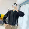Camisa branca de estilo levemente maduro com botões ocultos para homens, camisa de manga comprida solta de alta qualidade para usar sob um terno, camisa estilo Japanese cityboy