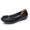 Zapatos de mujer de una sola capa de piel de vaca de talla grande con lazo, zapatos de madre suaves de cuero genuino, zapatos planos de primavera de piel de vaca suave para mujeres de mediana edad y mayores