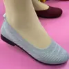 Zapatos de mujer al por mayor transfronterizos, modelos transpirables versátiles de verano, zapatos de tela nuevos del viejo Pekín, zapatos casuales sin cordones de suela blanda para madres