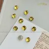 Pedras de strass para manicure douradas, modernas e deslumbrantes, apresentando designs de floco de neve, estrela de cinco pontas e cristal de vidro redondo com base pontiaguda, usadas como acessórios decorativos