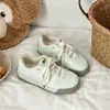 Tênis Brancos Fofos de Solado Grosso Versátil Casual Estudante Board Shoes Feminino 2026 Novo Outono/Inverno Tênis Pão Quente Feminino