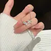 Colar de borboleta estilo coreano para mulheres, design de nicho de luxo leve, corrente de clavícula de alta qualidade, acessório moderno e versátil atacado
