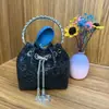 Bolso cubeta de diseño nicho con diamantes para mujer 2023 nueva moda bolso completo de diamantes dios del vino bolso de hombro cruzado para axila moda