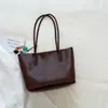 Bolso tote tejido de gran capacidad para mujer, nueva moda de verano 2026, bolso casual simple para el hombro o debajo del brazo para ir al trabajo