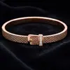 Pulseira de aço titânio, um novo acessório de moda transfronteiriço, popular entre influenciadores, apresentando um design geométrico hip-hop, um estilo único europeu e americano, e uma pulseira pequena e de nicho em aço inoxidável