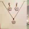 Conjunto de joyería nupcial de estilo coreano, collar y pendientes de dos piezas con pequeñas flores frescas y gotas de aceite.