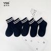 Par de calcetines de verano para niños Yi, nuevos, de malla transpirable, a rayas, algodón peinado, calcetines para estudiantes en blanco y negro, sin costuras