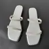Novedad Verano 2026 Sandalias Planas Cuadradas para Mujer, Simples y Versátiles, con Tira de Pedrería, Cómodas para Uso Exterior, Zapatos de Mujer para Exportación