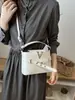 Bolsa de Mano de Estilo Lujo Ligero Nuevo Verano 2026 Bolso Cruzado de Moda Bolso Versátil con Acabado de Alta Gama Bolso Simple al por Mayor para Mujer