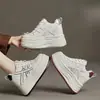 Zapatillas blancas de moda para mujer, nueva colección otoño/invierno 2026, zapatos con plataforma de 8 cm que aumentan la altura, ligeros y casuales