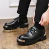 Fornecido diretamente pelo fabricante, sapatos derby masculinos de sola grossa com biqueira de metal, sapatos de couro estilo britânico vintage para aumentar a altura, para ir ao trabalho e uso casual, antiderrapante