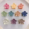 Amazon Pinza para el Cabello de Flor de Tamaño Mediano de 4CM Pinza de Garra para Coleta Alta Media Estilo Vacacional para Mujer Accesorios para el Cabello