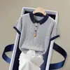 Camiseta de punto de seda helada de manga corta en color de contraste para mujer, nueva camisa POLO de verano 2026, top holgado elegante y juvenil