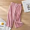 Pantalones anchos plisados nuevos de primavera y verano 2024 para niñas, pantalones casuales holgados, pantalones de gasa, pantalones cortos de seda helada