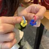 Aretes Florales Asimétricos de Color Contrastante para Niñas, Aretes Dulces y Frescos, Aretes, Nuevo Estilo Caliente 2025, Aretes Dulces y Versátiles para Mujeres
