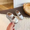 Zapatos de Cuero Pequeños Estilo Británico 2026 Nuevos de Cruz con Velcro Versión Coreana Suela Suave Antideslizantes Mary Janes Zapatos para Bebés Niños