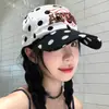 Boné de Baseball com Bordado de Letras em Cor Contrastante de Bolinhas para Mulheres, Aba Larga, Adequado para Rostos Grandes, Estilo Retrô Americano de Alta Qualidade, Chapéu Bico de Pato da Moda