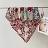Bufanda Versátil de Seda y Lana para Mujer, Fondo Azul con Cerezas Pequeñas, Protector de Cuello de Seda y Lana de 65 cm, Bufanda Cuadrada, Bufanda para Cuello y Chal de Doble Uso